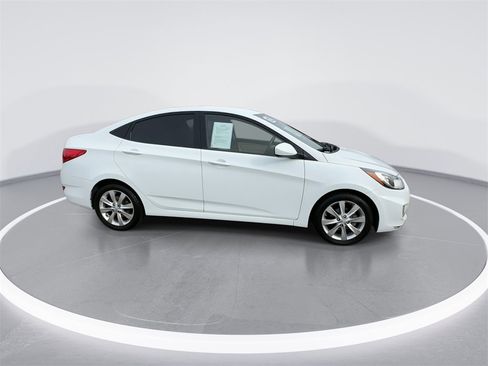 Used 2012 Hyundai Accent GLS w/ Premium Pkg 3 image 17