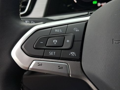 Used 2024 Volkswagen Atlas Cross Sport SE AWD/4WD image 19