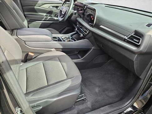 Used 2024 Chevrolet Traverse LT image 19