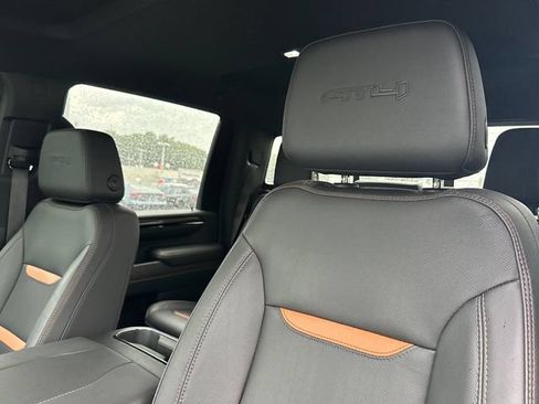 Used 2024 GMC Sierra 2500 AT4 w/ AT4 Preferred Package AWD/4WD image 23