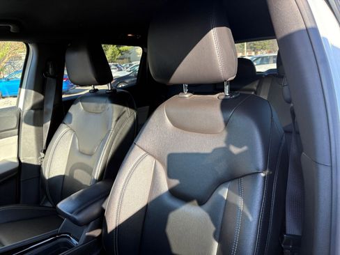 Used 2025 Jeep Compass Limited image 35