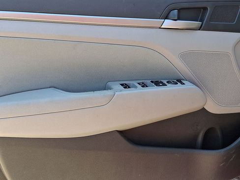 Used 2018 Hyundai Elantra SEL FWD image 25