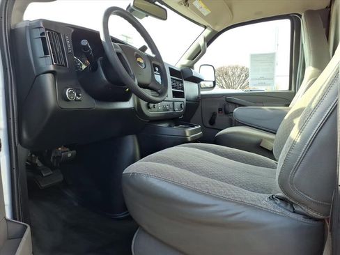 Used 2020 Chevrolet Express 3500 image 9