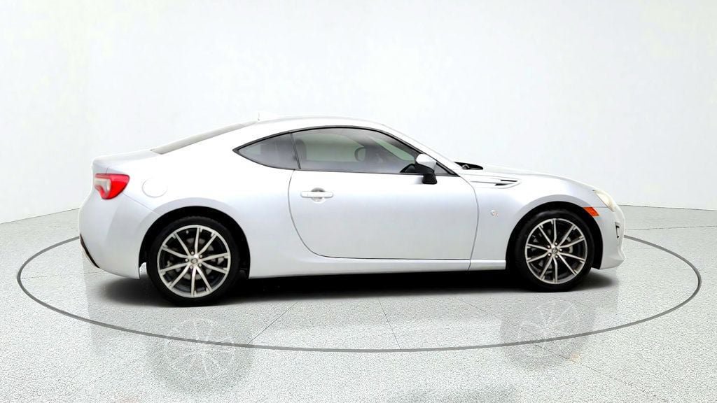 Used 2017 Toyota 86 RWD image 4
