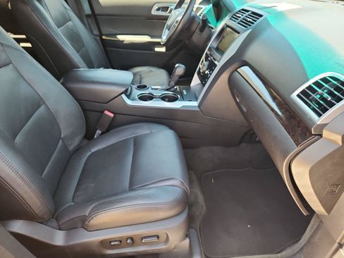 Used 2014 Ford Explorer Limited w/ Equipment Group 301A FWD image 27
