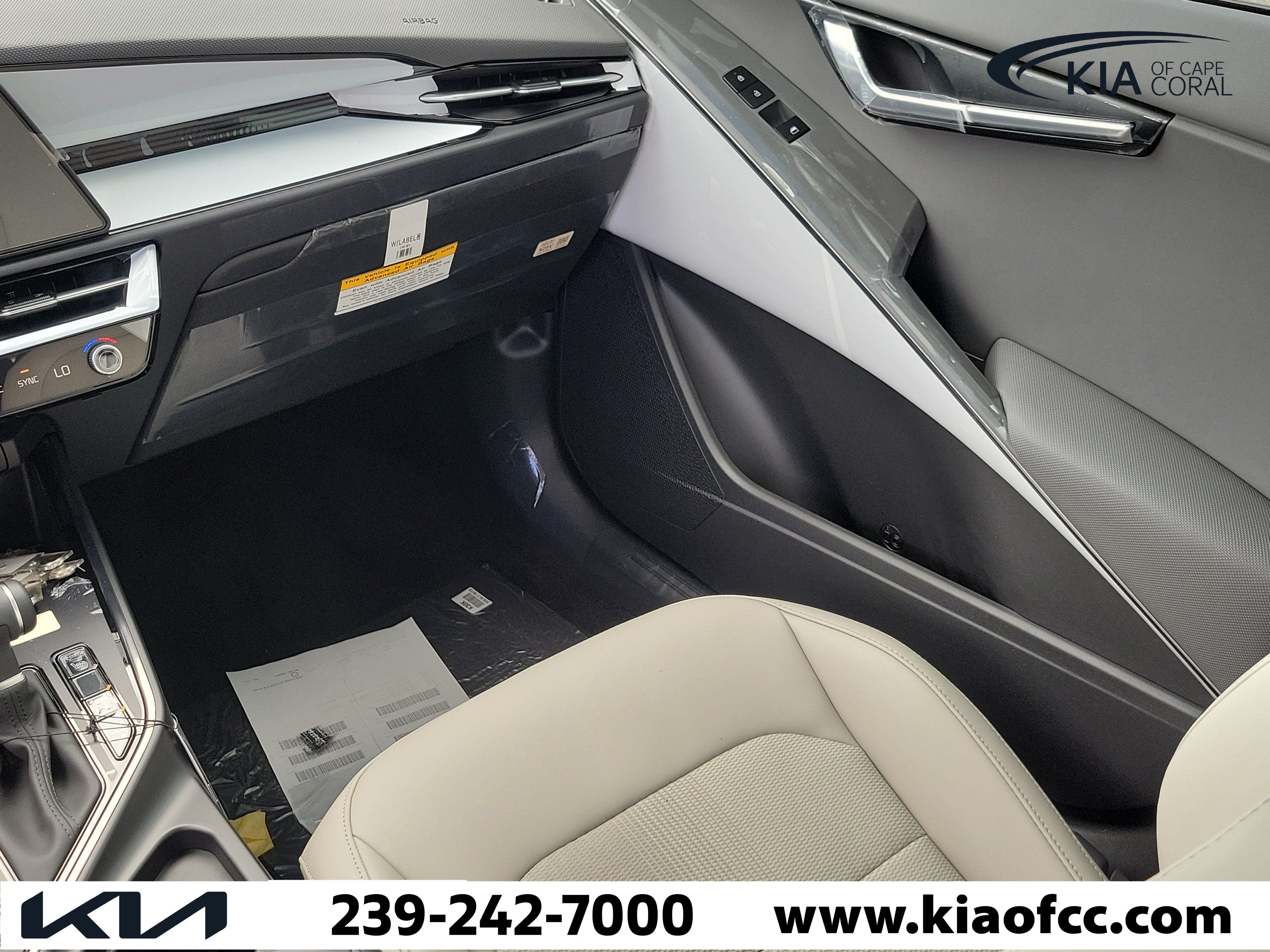 New 2026 Kia Niro EX FWD image 18