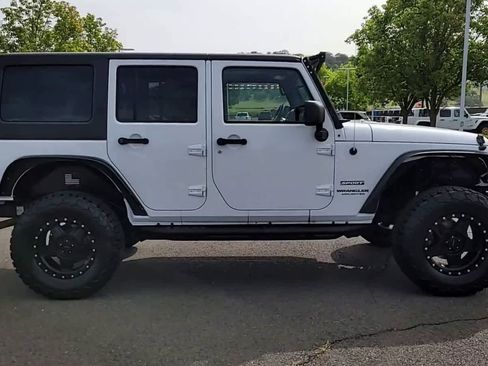 Used 2014 Jeep Wrangler Unlimited Sport w/ Quick Order Package 24S AWD/4WD image 9