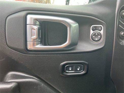 Used 2021 Jeep Gladiator Willys image 13