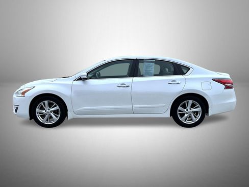 Used 2015 Nissan Altima 2.5 SL w/ Moonroof Package FWD image 8