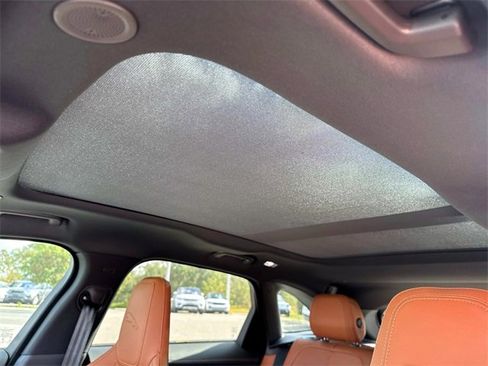 New 2025 Jaguar F-PACE R-Dynamic S image 17