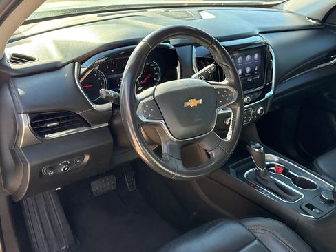 Used 2020 Chevrolet Traverse LT image 9