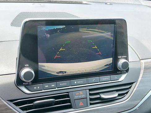 Used 2025 Nissan Altima 2.5 SV FWD image 19