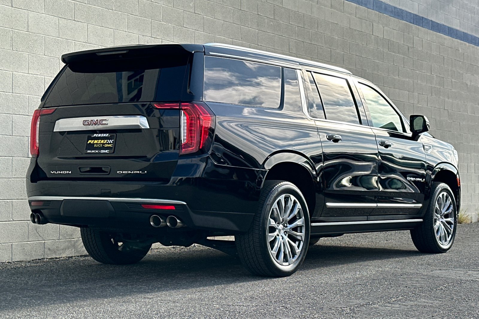 Certified 2023 GMC Yukon XL Denali w/ Max Trailering Package RWD image 4
