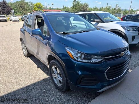 Used 2020 Chevrolet Trax LT w/ Sun & Sound Package AWD/4WD image 1