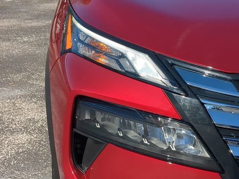 Certified 2025 Nissan Rogue SL w/ Tech Package FWD image 10