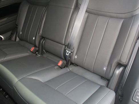 New 2025 Land Rover Range Rover Long Wheelbase SE image 22