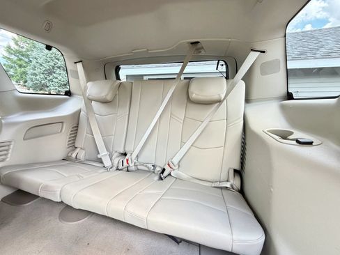 Used 2017 Cadillac Escalade Luxury AWD/4WD image 37