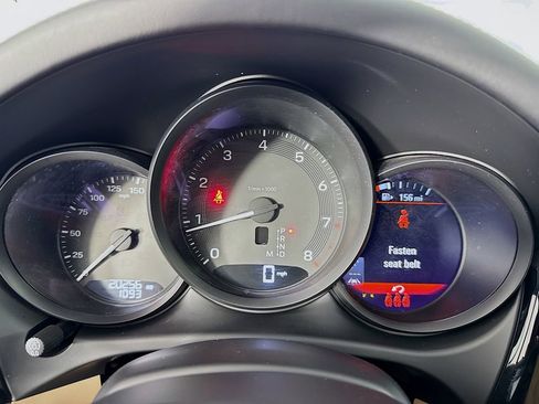 Used 2023 Porsche Macan Turbo image 17