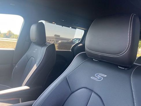 New 2026 Chrysler Pacifica Limited w/ S Appearance Package image 11