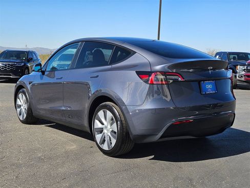 Used 2023 Tesla Model Y Long Range image 8