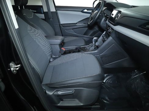 Used 2024 Volkswagen Taos SE image 34