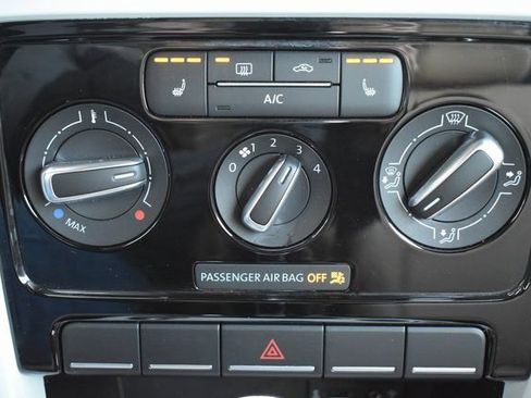 Used 2018 Volkswagen Beetle 2.0T Coast image 25