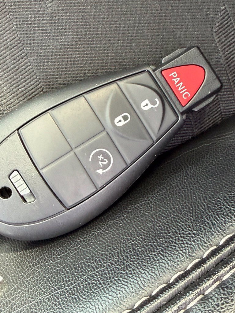Used 2022 Jeep Cherokee Latitude w/ Sun & Sound Group AWD/4WD image 22