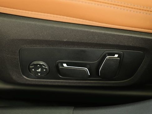 New 2026 BMW 330i Sedan w/ M Sport Package RWD image 22