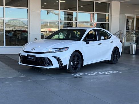 New 2026 Toyota Camry Hybrid image 2