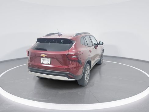 Used 2025 Chevrolet Trax LT w/ LT Convenience Package image 7