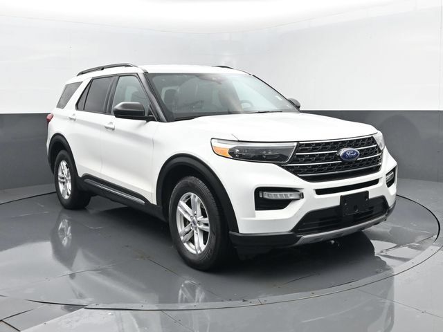 Used 2020 Ford Explorer XLT w/ Equipment Group 202A AWD/4WD image 3