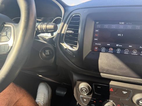 Used 2019 Jeep Compass Latitude FWD image 19