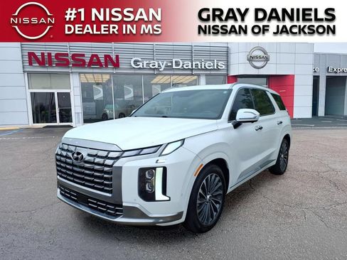 Used 2024 Hyundai Palisade Calligraphy FWD image 3