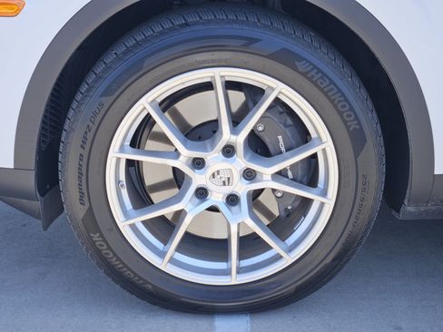 Certified 2026 Porsche Cayenne AWD/4WD image 14