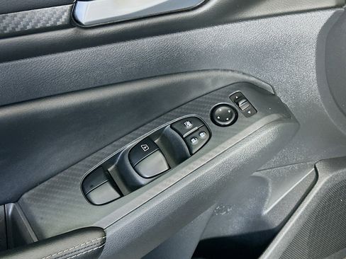 Used 2025 Nissan Altima 2.5 SV image 15