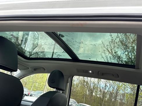 Used 2023 Volkswagen Tiguan SE image 27