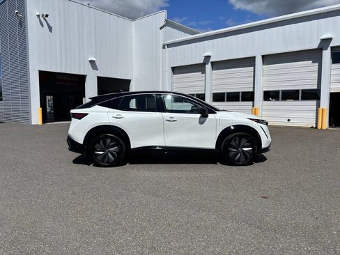 Used 2024 Nissan Ariya AWD image 8