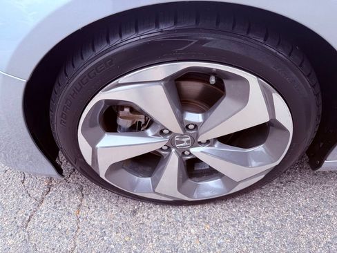 Used 2018 Honda Accord Touring image 17