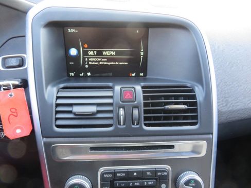 Used 2016 Volvo XC60 T6 Platinum image 19