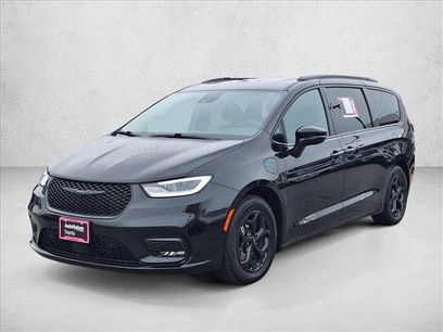 Used 2024 Chrysler Pacifica Premium