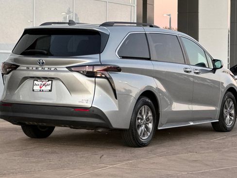 Certified 2023 Toyota Sienna XLE image 4