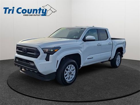 Certified 2024 Toyota Tacoma SR5 image 3