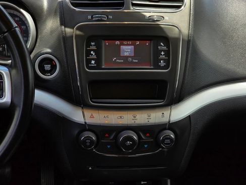 Used 2019 Dodge Journey SE w/ Connectivity Group FWD image 14