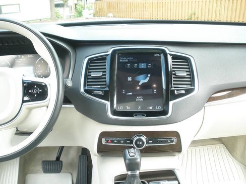 Used 2016 Volvo XC90 T6 Momentum w/ Momentum Plus Package AWD/4WD image 35