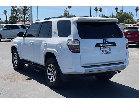 Used 2020 Toyota 4Runner TRD Off-Road Premium w/ Moonroof Package AWD/4WD image 4