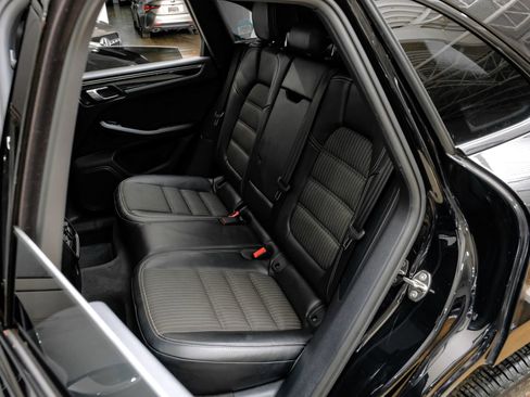 Used 2023 Porsche Macan Turbo AWD/4WD image 40