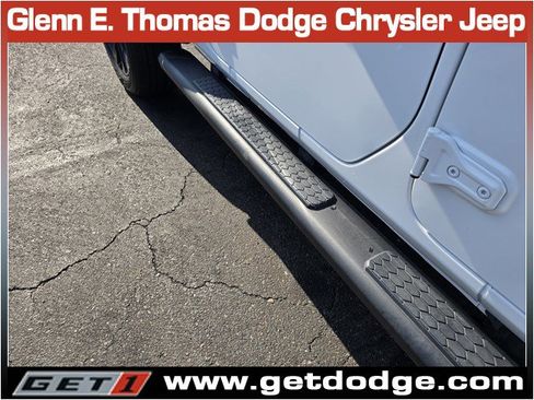 Used 2023 Jeep Wrangler Sahara image 13