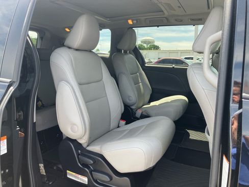 Used 2020 Toyota Sienna Limited Premium AWD/4WD image 33