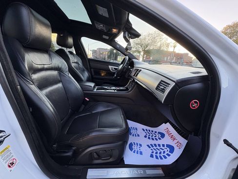 Used 2015 Jaguar XF Sport image 29