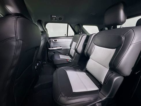 Certified 2022 Ford Explorer XLT w/ Equipment Group 202A image 14